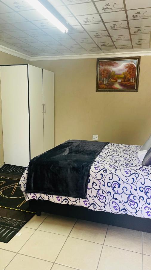 Super Classic Guest House Претория Экстерьер фото