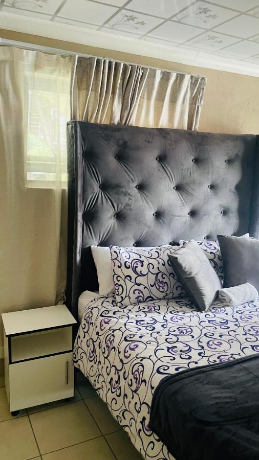 Super Classic Guest House Претория Экстерьер фото